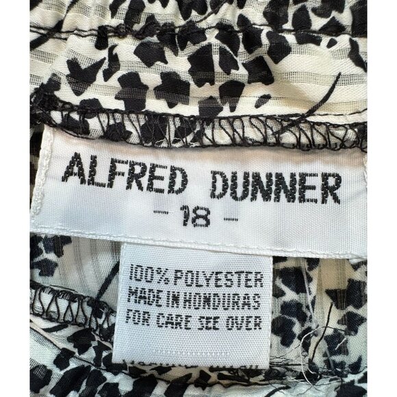 Alfred Dunner Womensl Pleated Skirt Size 18 Black & White Floral - Picture 2 of 9